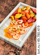 Plate of delicious Asian style cuisine with shrimp in a tropical fruits sauce.. Prawn salad with caramelized tropical fruits. Стоковое фото, агентство Ingram Publishing / Фотобанк Лори