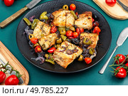Grilled mackerel fish with tomatoes, hot peppers and olives.. Baked mackerel stuffed with vegetables. Стоковое фото, агентство Ingram Publishing / Фотобанк Лори