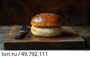 A close up of a bun with a knife on a wooden cutting board. Стоковое AI-изображение, AI-художник Ярославский Максим / Фотобанк Лори
