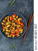 Delicious baked mussels on a bowl with vegetable sauce on a table and chopstick.. Delicious Fried Mussels, Gourmet Seafood Dish. Стоковое фото, агентство Ingram Publishing / Фотобанк Лори