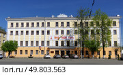 Вятская православная гимназия во имя преподобного Трифона Вятского. Город Киров, ​Московская улица, 35​ / улица Карла Маркса, 64. Редакционное фото, фотограф Алексей Иванов / Фотобанк Лори