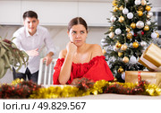 Couple quarreling - husband expresses displeasure to wife during new year celebration. Стоковое фото, фотограф Яков Филимонов / Фотобанк Лори