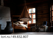 Люлька в деревенском доме (2021 год). Редакционное фото, фотограф Алексей / Фотобанк Лори