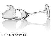 Broken wine glass isolated on a white background. Стоковое фото, агентство Ingram Publishing / Фотобанк Лори