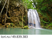 Lover at Erawan Waterfall. Стоковое фото, агентство Ingram Publishing / Фотобанк Лори