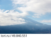 Cloudy with Mountain Fuji fujisan at Yamanashi Japan. Стоковое фото, агентство Ingram Publishing / Фотобанк Лори