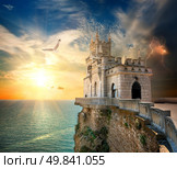 Swallow’s Nest Castle on the rock in the Black sea. Стоковое фото, агентство Ingram Publishing / Фотобанк Лори