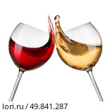 Red and white wine waves isolated on white. Стоковое фото, агентство Ingram Publishing / Фотобанк Лори