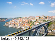 Dom Luiz bridge in Porto Cityscape Portugal. Стоковое фото, агентство Ingram Publishing / Фотобанк Лори