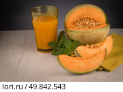 Honeydew melon juice on a wooden table background. Стоковое фото, агентство Ingram Publishing / Фотобанк Лори