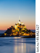 Mont Saint Michele at dusk France. Стоковое фото, агентство Ingram Publishing / Фотобанк Лори