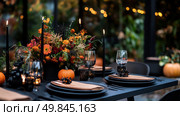 Festive Autumn Dining Table Set With Elegant Decor and Seasonal Flowers in an Outdoor Setting. Стоковое AI-изображение, AI-художник Юлия Гапеенко / Фотобанк Лори