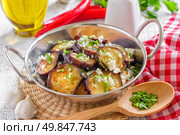 Fried eggplant with garlic. Стоковое фото, агентство Ingram Publishing / Фотобанк Лори