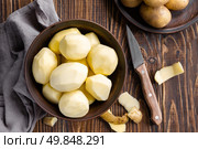 Peeled potatoes. Стоковое фото, агентство Ingram Publishing / Фотобанк Лори