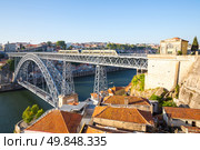 Dom Luiz bridge in Porto Portugal. Стоковое фото, агентство Ingram Publishing / Фотобанк Лори