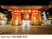 asakusa Sensoji temple in Tokyo Japan. Стоковое фото, агентство Ingram Publishing / Фотобанк Лори
