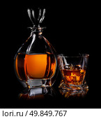 Decanter and glass of whiskaey on black background. Стоковое фото, агентство Ingram Publishing / Фотобанк Лори
