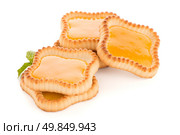 Lime jam tartlets isolated on white background. Стоковое фото, агентство Ingram Publishing / Фотобанк Лори