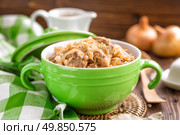 Braised cabbage with meat. Стоковое фото, агентство Ingram Publishing / Фотобанк Лори