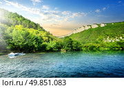 Tranquil backwater in mountains in sunny morning. Стоковое фото, агентство Ingram Publishing / Фотобанк Лори