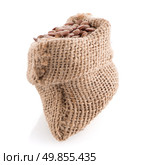 Burlap bag with lentils and wooden scoop on white background. Стоковое фото, агентство Ingram Publishing / Фотобанк Лори
