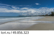 Beautiful tropical beach. A sunny day. The waves of the turquoise ocean spread over the wet sand. Mountains in the distance. Blue sky, clouds. Malaysia. Borneo. Kota Kinabalu. Стоковое фото, фотограф Вера Ивановна Кубарева / Фотобанк Лори
