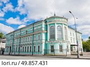 Картинная галерея Ильи Глазунова. Весенний день. Улица Волхонка, дом 13. Москва. Редакционное фото, фотограф E. O. / Фотобанк Лори