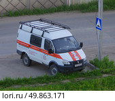 Автомобиль ГАЗ-27527 "Соболь" - ООО "Обслуживание газового хозяйства". Город Киров, Комсомольская улица. Редакционное фото, фотограф Алексей Иванов / Фотобанк Лори