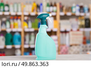 There are variation of multisurface home cleaner spray package on counter. Стоковое фото, фотограф Яков Филимонов / Фотобанк Лори