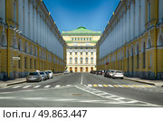 Улица Зодчего Росси. Санкт-Петербург. Солнечный летний день. Редакционное фото, фотограф Дмитрий Мельников / Фотобанк Лори