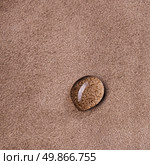macro photo of water drop on brown leather background. macro photo of water drop on leather. Стоковое фото, агентство Ingram Publishing / Фотобанк Лори