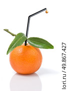 Tangerine with green leaves and straw isolated on white. Стоковое фото, агентство Ingram Publishing / Фотобанк Лори