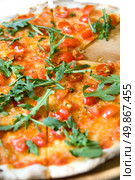 classic italian pizza with tomatos. Стоковое фото, агентство Ingram Publishing / Фотобанк Лори