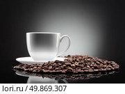 white cup with coffee beans on black. Стоковое фото, агентство Ingram Publishing / Фотобанк Лори