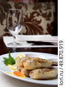 chinese rolls with meat on the plate. Стоковое фото, агентство Ingram Publishing / Фотобанк Лори