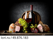 Wine and food on a black background. Стоковое фото, агентство Ingram Publishing / Фотобанк Лори