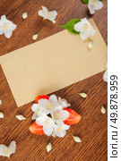 card on a wooden surface with jasmine flowers and strawberries. background. Стоковое фото, агентство Ingram Publishing / Фотобанк Лори