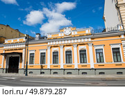 Улица Пречистенка, дом 36, строение 2. Москва. Россия. Редакционное фото, фотограф E. O. / Фотобанк Лори
