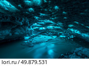 Ice Cave at Vatnajokull Glacier Jokulsarlon Iceland. Стоковое фото, агентство Ingram Publishing / Фотобанк Лори