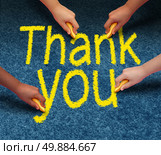 Thank you writing on street pavement by a group of culturally diverse people drawing the words of gratitude with chalk as a community support concept. Стоковое фото, агентство Ingram Publishing / Фотобанк Лори