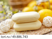 lemon soap. Стоковое фото, агентство Ingram Publishing / Фотобанк Лори