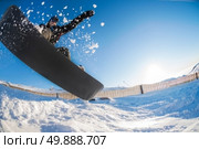 Snowboarder executing a radical jump against blue sky. Стоковое фото, агентство Ingram Publishing / Фотобанк Лори