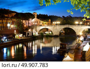 Early morning over bridge Cestio in Rome, Italy. Стоковое фото, агентство Ingram Publishing / Фотобанк Лори