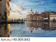 Basilica in Venice at the sunset, Italy. Стоковое фото, агентство Ingram Publishing / Фотобанк Лори