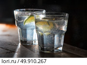 two alcoholic gin and tonic in the bar. Cocktail. Стоковое фото, агентство Ingram Publishing / Фотобанк Лори
