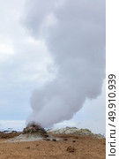 Hverir (Hverarond), the geothermal area, is a popular tourist attraction at  Lake Myvatn, Krafla northeastern region of Iceland, Europe. Стоковое фото, агентство Ingram Publishing / Фотобанк Лори
