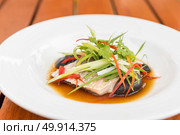 Steamed sea bass fillet with soy sauce and leek in olive linseed oil. Стоковое фото, агентство Ingram Publishing / Фотобанк Лори