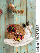 Yogurt desert with raspberries, blackberry and mint. Стоковое фото, агентство Ingram Publishing / Фотобанк Лори