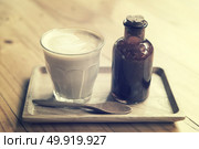 coffee latte art with sugar, vintage filter image. Стоковое фото, агентство Ingram Publishing / Фотобанк Лори