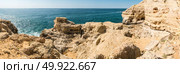 Summer Atlantic ocean rocky coastline near Carvoeiro town, Lagoa, Algarve - Portugal. Стоковое фото, агентство Ingram Publishing / Фотобанк Лори